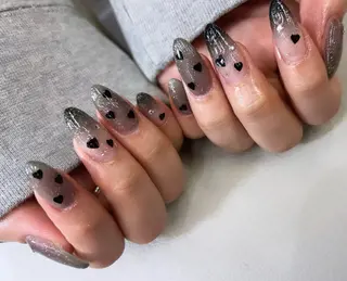 ネイル LovesLaughs下上津役店所属・くろせ れいのネイルデザイン