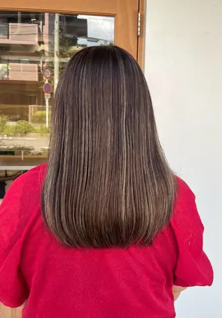 ロング 鈴木 由衣のヘアスタイル