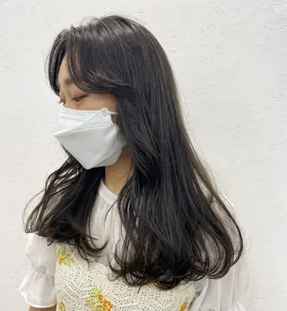 ロング カラー オリーブ/アッシュ やわらか透明感カラーのヘアスタイル