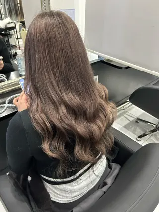 ロング 長田 麻友子のヘアスタイル