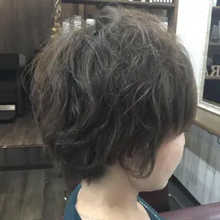 ショート カラー パーマ embrace エンブレイスのヘアスタイル