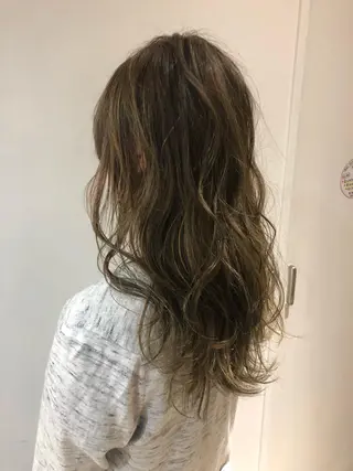 セミロング カラー ブリーチカラー🌈 石垣翔太のヘアスタイル