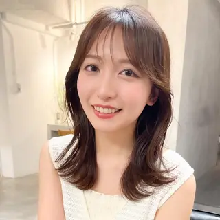 ミディアム カラー パーマ レイヤーカットのプロ 大人ヘア宮森貴志のヘアスタイル