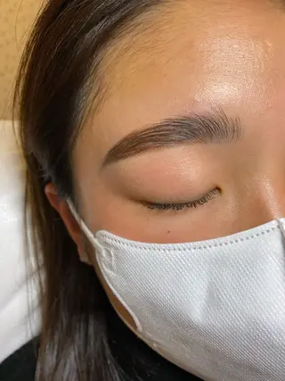 アイブロウ miien(SALONVILLAGE内)所属・MOE /渋谷・明治神宮前のマツエク・マツパデザイン