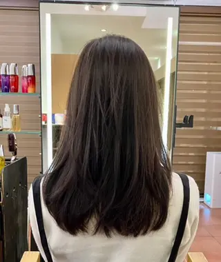セミロング カラー ヘアアレンジ 透明感✨️艶カラー 井戸大喜のヘアスタイル