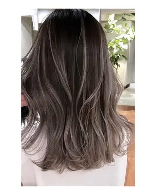ミディアム カラー ジェム　ラ　プレゼンス所属・横山 ひかりのヘアスタイル