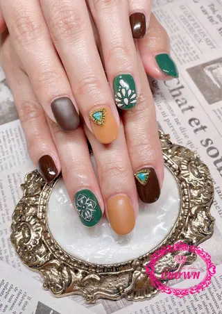ネイル CROWN プライベートサロンのネイルデザイン