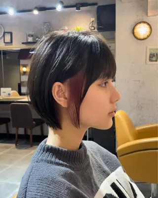 ショート カラー 🫧顔周りレイヤー/ ウルフ/縮毛/白倉のヘアスタイル