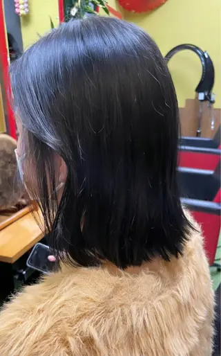 ミディアム カラー デザインカラー🏝️ 須賀汐音のヘアスタイル