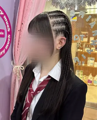 セミロング TOY🐈‍⬛🎀 派手髪/地雷系のヘアスタイル