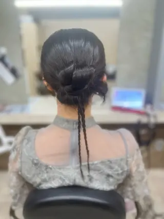 ロング ヘアアレンジ 🐈‍⬛多系統🕶 tsubura🖤のヘアスタイル