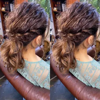 セミロング ヘアアレンジ モモカ/ハイトーン /バレイヤージュのヘアスタイル