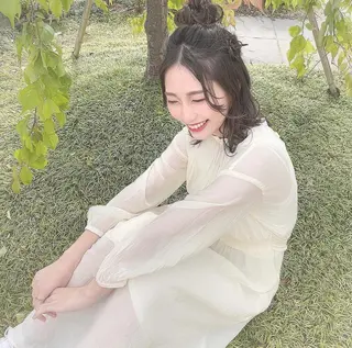 ミディアム ヘアアレンジ miwa♡暖色カラー 盛れる顔周り.ヘアメのヘアスタイル