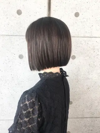 ショート 足立 磨咲のヘアスタイル