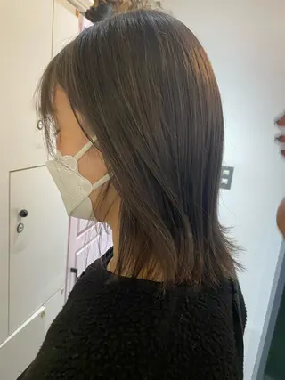 ミディアム カラー 梅田ハイトーン チダ ヒナノのヘアスタイル