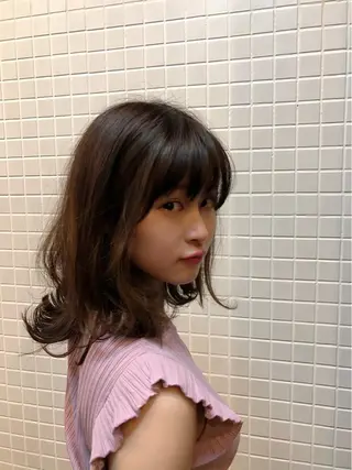ミディアム H by Real meのヘアスタイル