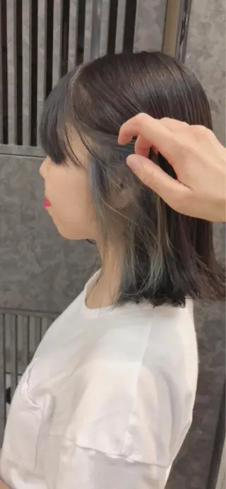 ミディアム カラー ウルフカット／吉村 桃子のヘアスタイル