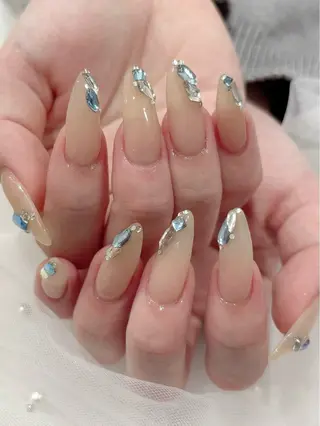 ネイル Zir nail 津田沼店所属・☁️ ゆい 🧸💛のネイルデザイン