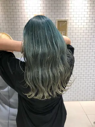 ロング カラー シャドールーツ earth　深川愛実のヘアスタイル