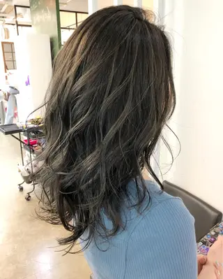 ロング カラー 榎園 由美のヘアスタイル