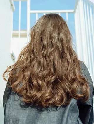 ロング カラー ✴️Siesta✴️ 髪質改善艶カラーのヘアスタイル