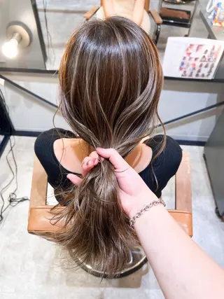 セミロング 伊藤 愛美のヘアスタイル