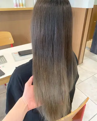 ロング カラー mako🌷ミニモ 限定クーポン多数🆕のヘアスタイル