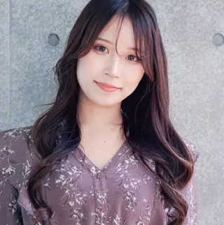 ロング カラー 安岡美咲✂︎ 艶カラー/髪質改善のヘアスタイル