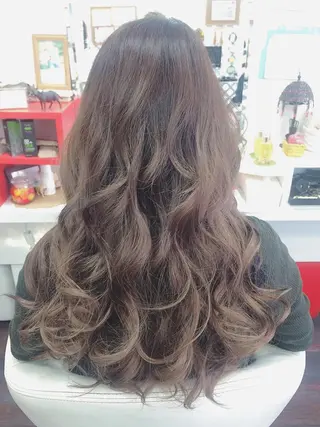 ロング カラー オーストヘアー ミコ所属・岩谷/ブリーチ 🫧透明感カラーのヘアスタイル