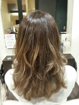 セミロング カラー ヘアアレンジ 秋山 幸太のヘアスタイル