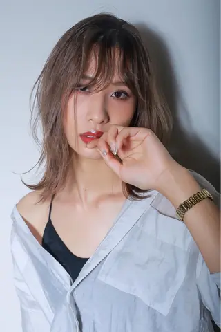 ミディアム カラー 伊藤 裕貴のヘアスタイル