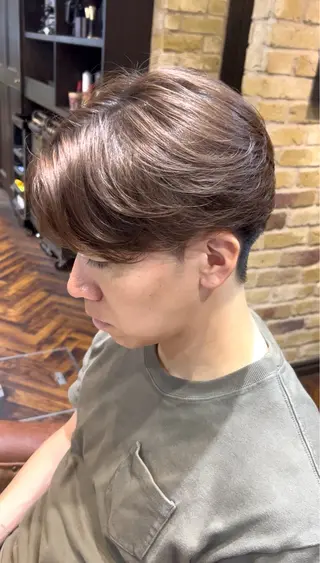 ショート モナン新宿所属・曲がる縮毛 メンズ 毛流れ 佐々木 優のヘアスタイル