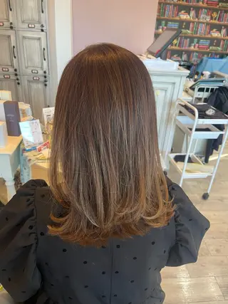 ミディアム HUGCLAIR'E所属・Ichiyanagi Ayanaのヘアスタイル