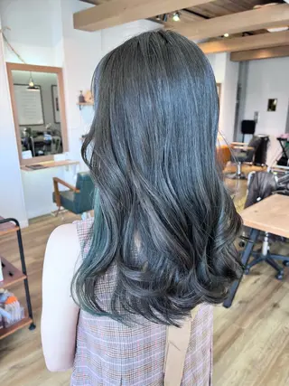 ロング カラー ツキダテ ユイのヘアスタイル