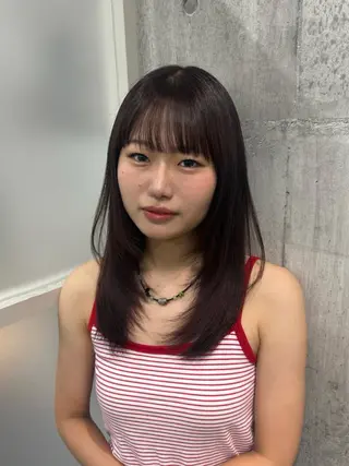 セミロング ayano /レイヤー/艶カラーのヘアスタイル