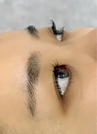 マツエク・マツパ RILOHANA所属・RILOHANA 宮平のヘアスタイル