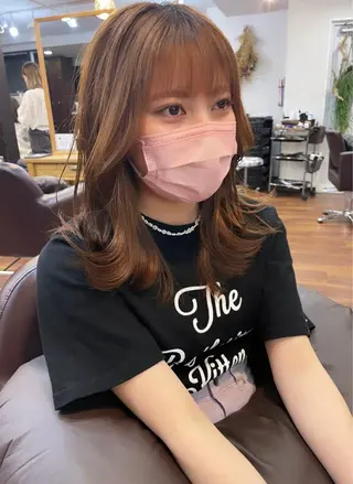 ミディアム レイヤーカット、 大人可愛い　中村美羅のヘアスタイル