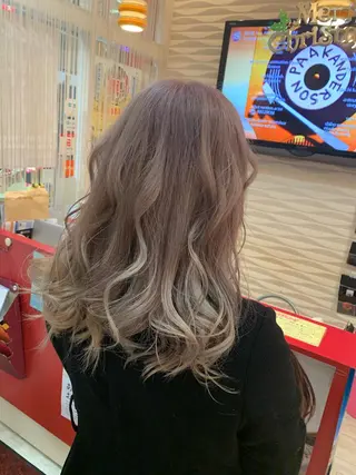 セミロング カラー ヘアアレンジ 今村公介 ブリーチ特化、派手髪のヘアスタイル