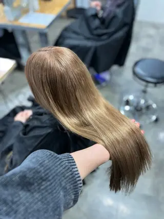 ロング カラー ハイトーンカラー 🦄レイヤーカットのヘアスタイル