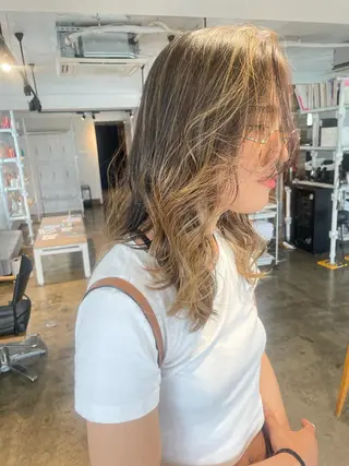 ロング カラー ハイトーン/レイヤー /ケアブリーチ石川治のヘアスタイル