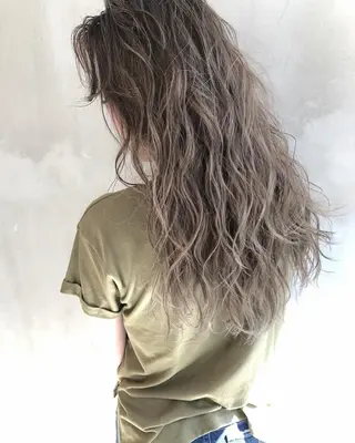 ロング カラー オフホワイトアンドなんば所属・福西 洋斗のヘアスタイル