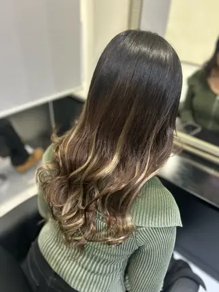 ロング 長田 麻友子のヘアスタイル