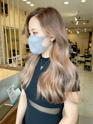 セミロング 韓国レイヤー外国人風 透明感カラー髪質改善のヘアスタイル