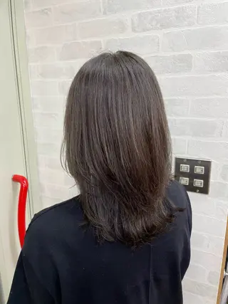 セミロング カラー タヂカ マイのヘアスタイル