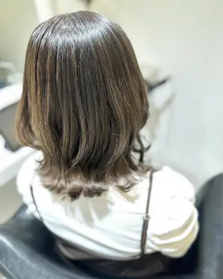 セミロング カラー 荒木 ひろかのヘアスタイル