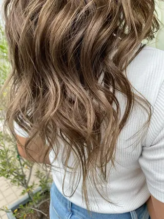 ロング カラー 渡辺　亮/ 白髪ぼかし/髪質改善のヘアスタイル