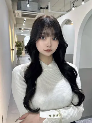 ロング 韓国レイヤー透明感 カラーヨウスケのヘアスタイル