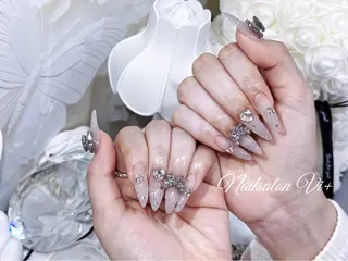 ネイル Nailsalon Vi+ももか🩷のネイルデザイン