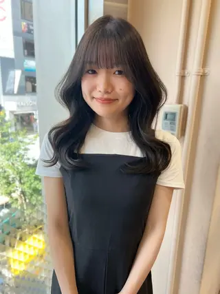 セミロング 'AXIS Konomiのヘアスタイル