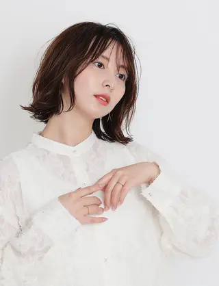 セミロング パーマ hoNua. 栄/透明感カラーのヘアスタイル